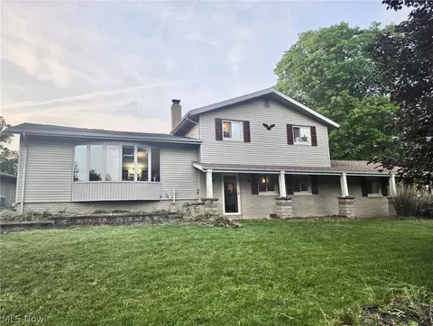 520 Brookpark Dr, Cuyahoga Falls, OH 44223