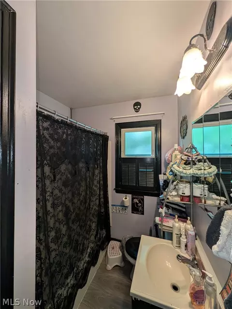 Bath - 2567 E 38th St, Lorain, OH 44055 photo 2 of 2