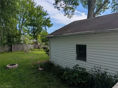 Exterior - 2567 E 38th St, Lorain, OH 44055 photo 2 of 3