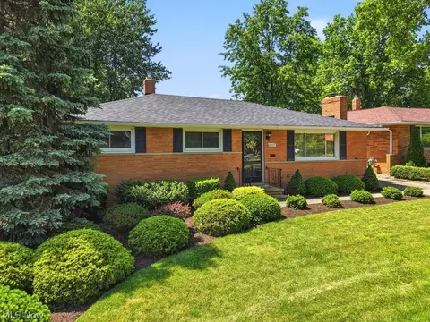 6503 Regency Dr, Parma, OH 44129