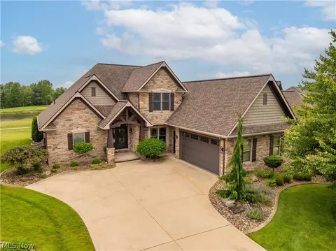 5850 Quarry Lake Dr SE, East Canton, OH 44730