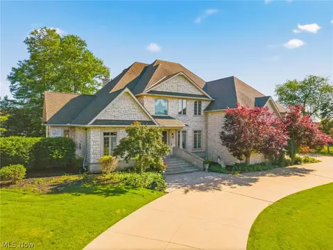 1524 Eagle Watch St NE, Canton, OH 44721
