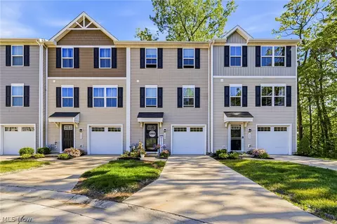 684 Pine Spring Dr, Painesville, OH 44077