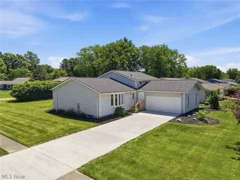 15677 Pinewood Dr, Strongsville, OH 44149