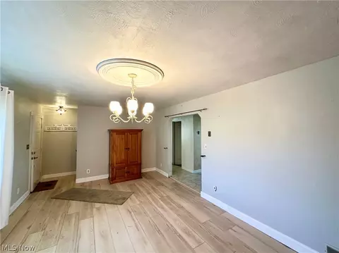 Living - 212 Wayne Ave, Weirton, WV 26062 photo 3 of 4