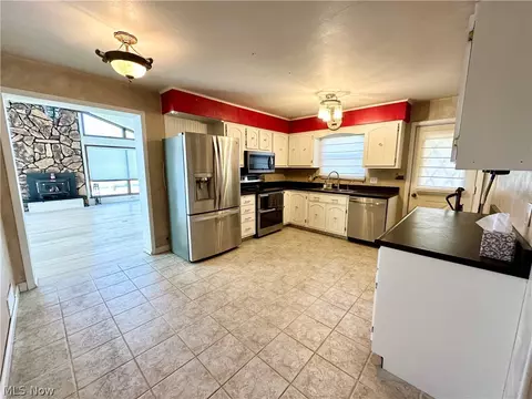 Kitchen - 212 Wayne Ave, Weirton, WV 26062 photo 3 of 3