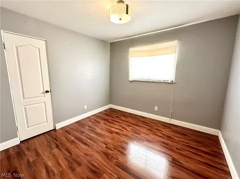 Bedroom - 212 Wayne Ave, Weirton, WV 26062 photo 4 of 9