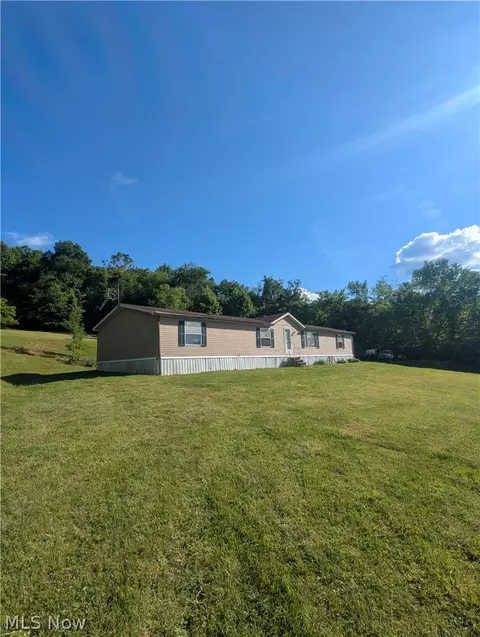 17960 Raven Rd, Salesville, OH 43778