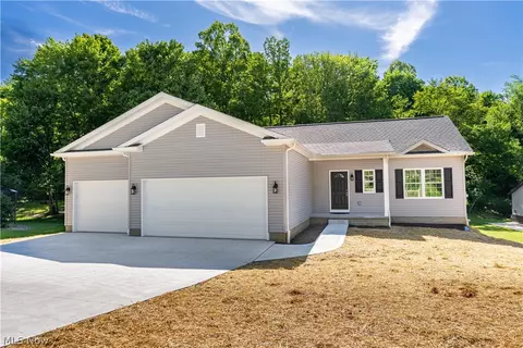 10694 Welton Rd NE, Bolivar, OH 44612
