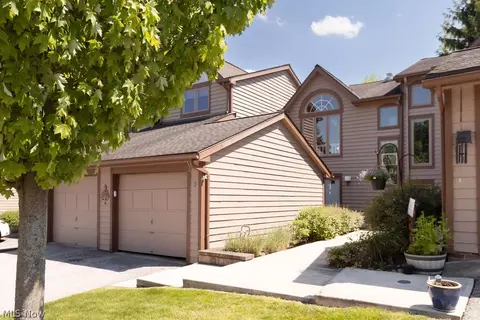 3 Hanover Ln, Beachwood, OH 44122