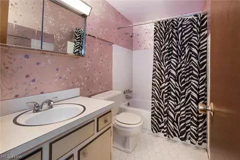 Bath - 6484 State Rd #D6, Parma, OH 44134 photo 2 of 3