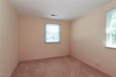 Bedroom - 6484 State Rd #D6, Parma, OH 44134 photo 3 of 6