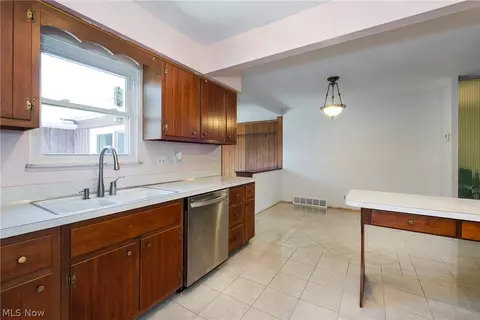 Kitchen - 6484 State Rd #D6, Parma, OH 44134 photo 4 of 4