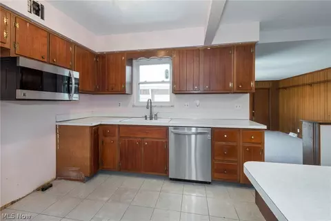 Kitchen - 6484 State Rd #D6, Parma, OH 44134 photo 3 of 4