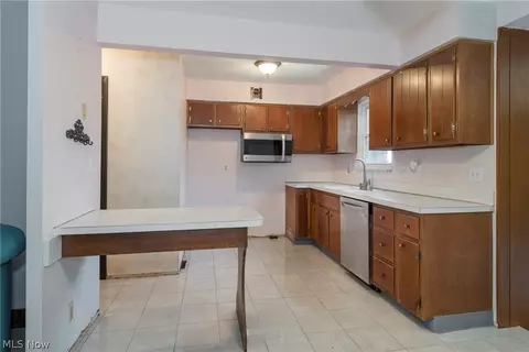 Kitchen - 6484 State Rd #D6, Parma, OH 44134 photo 1 of 4