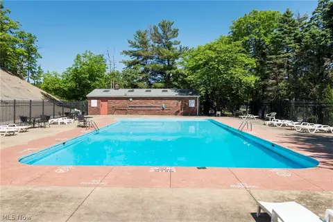 Exterior - 6484 State Rd #D6, Parma, OH 44134 photo 8 of 9
