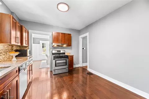 Entry Way - 207 Casterton Ave, Akron, OH 44303 photo 3 of 3