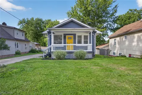 3226 W Ridgewood Dr, Parma, OH 44134