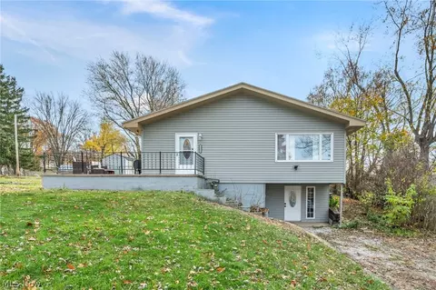 3328 Avis Rd, Akron, OH 44312