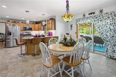 Dining - 1034 Abby Ln, Willard, OH 44890 photo 2 of 3