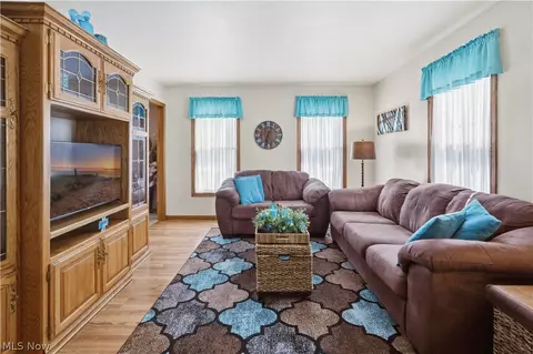 Living - 1034 Abby Ln, Willard, OH 44890 photo 2 of 2