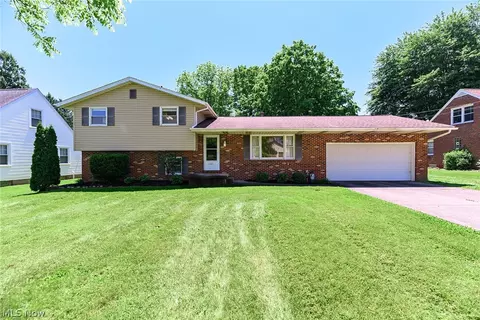 1140 E Maple St, North Canton, OH 44720
