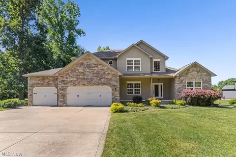 2820 Ashwood Dr, Alliance, OH 44601