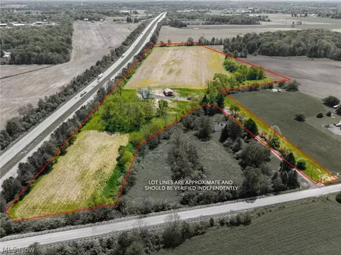 Deerfield Avenue Nw, Dalton, OH 44618