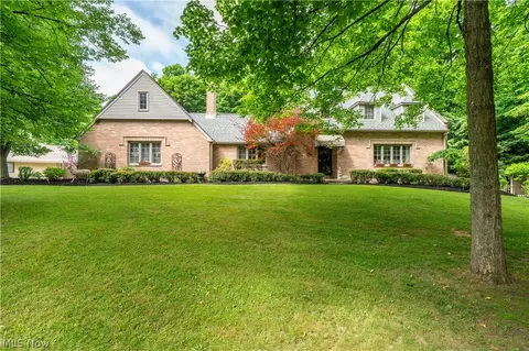 509 Sugar Camp Dr, East Palestine, OH 44413