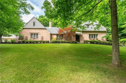 509 Sugar Camp Dr, East Palestine, OH 44413