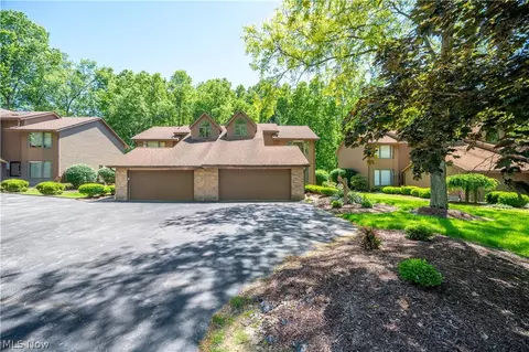 9114 Inverrary Dr SE, Howland, OH 44484