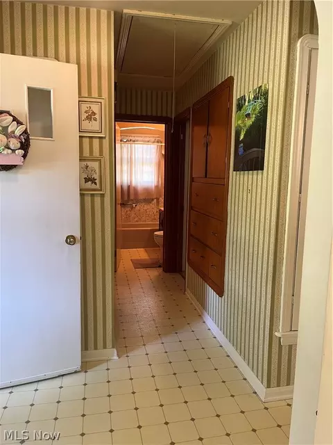 Entry Way - 708 Allen Ave, Ashtabula, OH 44004 photo 1 of 1