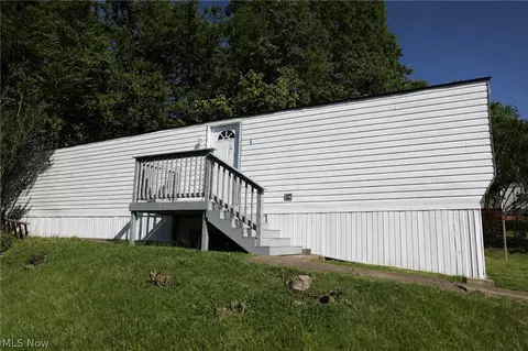 216 Young Ln, Saint Clairsville, OH 43950