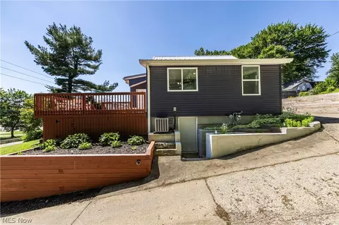 590 Pear Dr, Akron, OH 44319
