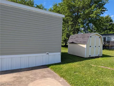 205 Larkstone Pl, Elyria, OH 44035 photo 2