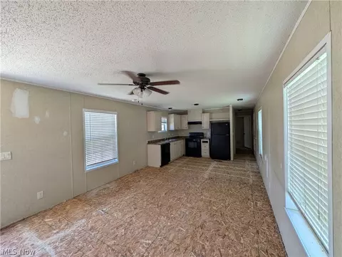 205 Larkstone Pl, Elyria, OH 44035 photo 3