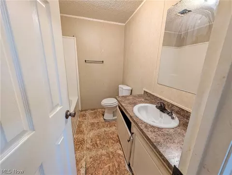 205 Larkstone Pl, Elyria, OH 44035 photo 4
