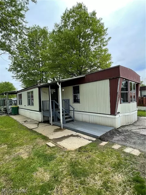6411 Amanda Ln, Ravenna, OH 44266