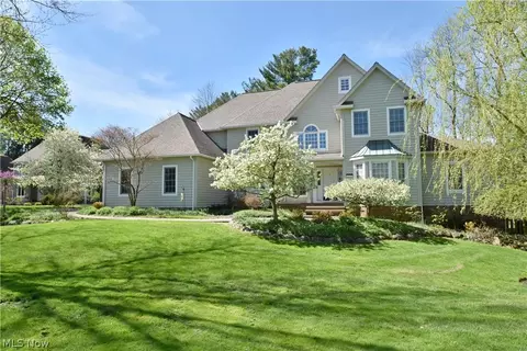 495 North St, Chagrin Falls, OH 44022