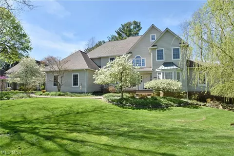 495 North St, Chagrin Falls, OH 44022