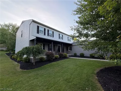 8120 Daventree Dr, Brecksville, OH 44141
