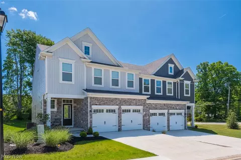 9235 Ledge View Ter, Broadview Heights, OH 44147