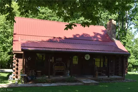 205 Stratton Ln, Flushing, OH 43977