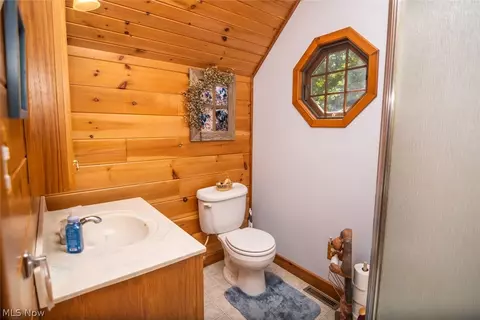 Bath - 205 Stratton Ln, Flushing, OH 43977 photo 3 of 5
