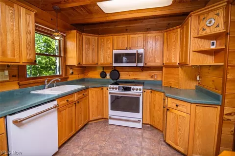 Kitchen - 205 Stratton Ln, Flushing, OH 43977 photo 1 of 4