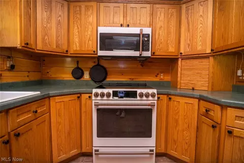 Kitchen - 205 Stratton Ln, Flushing, OH 43977 photo 2 of 4