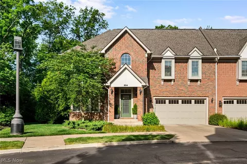 204 Ashbourne Dr, Westlake, OH 44145
