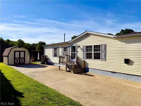 531 Herrick St, Uhrichsville, OH 44683