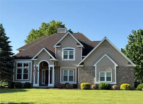 32291 Country Club Dr, Avon Lake, OH 44012