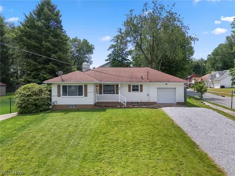 1068 Hilbish Ave, Akron, OH 44312